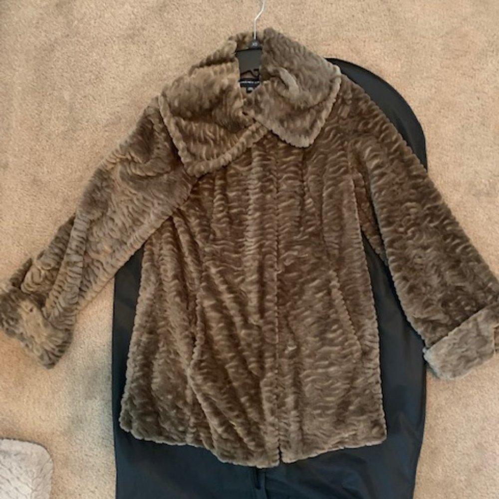 Jones New York Taupe Faux Fur Coat - XS